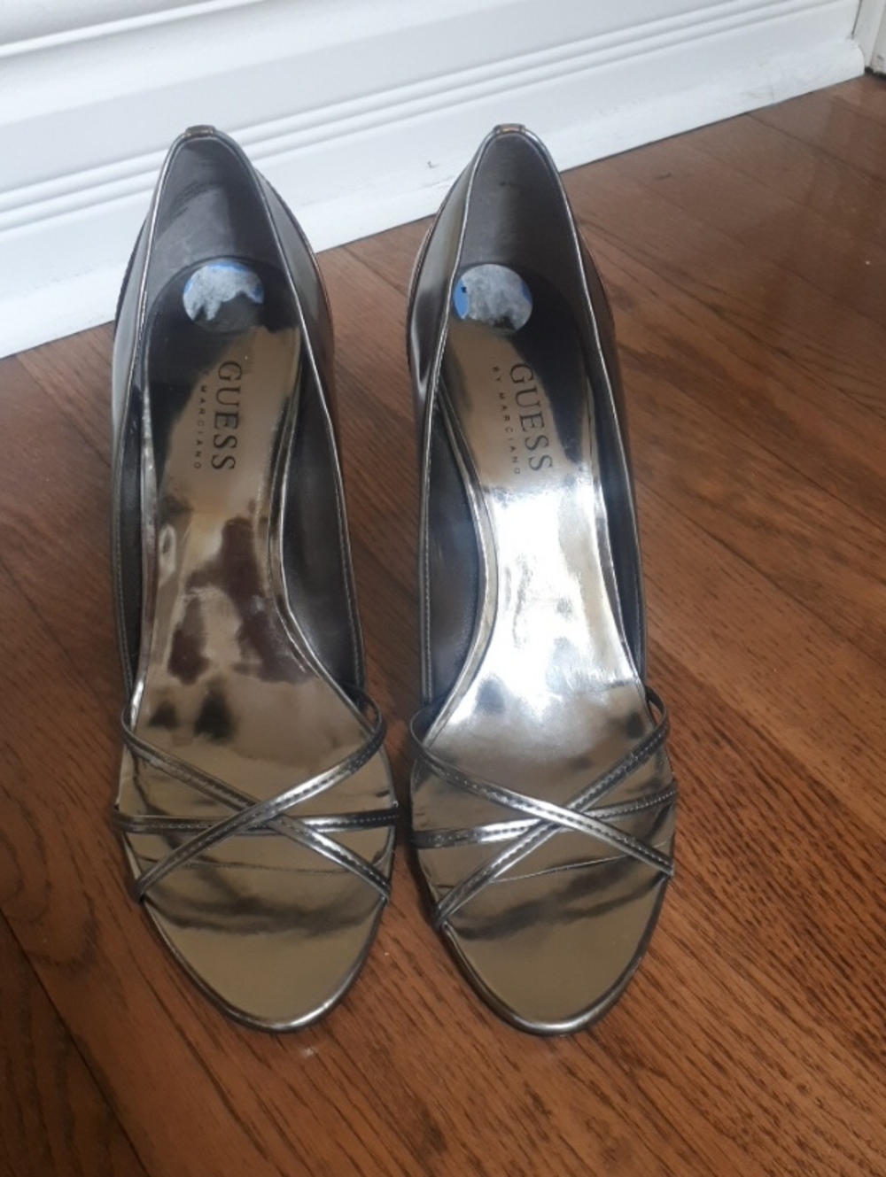 New GUESS Silver Metallic Strappy Peep-Toe Heels